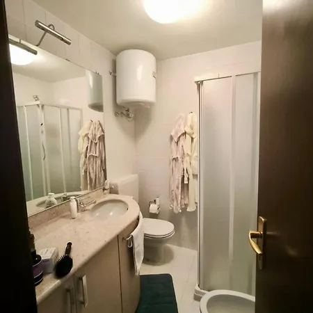 Comfortable On The Slopes, With A View And A Apartamento Brentone